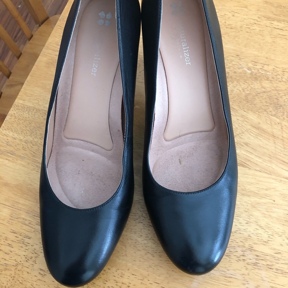 Naturalizer 12m black leather heel